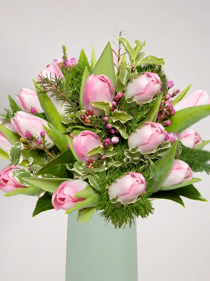 Bouquet tulipani rosa e bacche